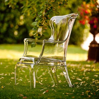 Στερεά πολυθρόνα