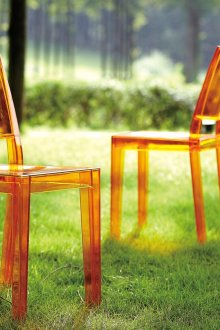 Διαφανείς καρέκλες