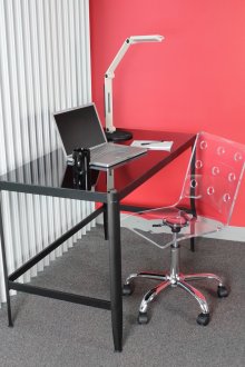 Διαφανείς καρέκλες