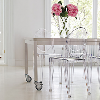 Διαφανείς καρέκλες