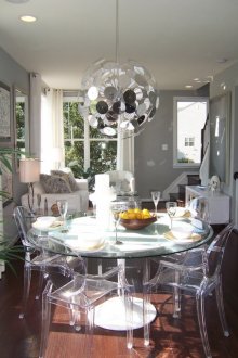 Σκαλιστό τραπέζι