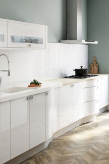 Στερεά μπεζ πλακάκια στο μπάνιο