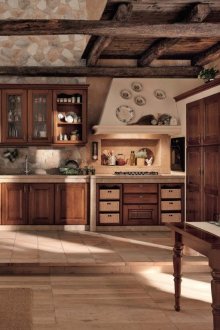 Κρεβάτι δίπλα στο παράθυρο