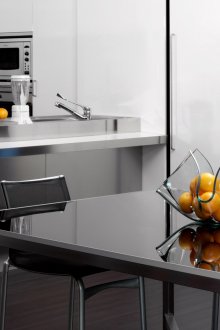 Μαύρο μέταλλο στο σχεδιασμό της κουζίνας