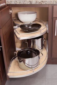 Γωνιακό ενυδρείο στον τοίχο