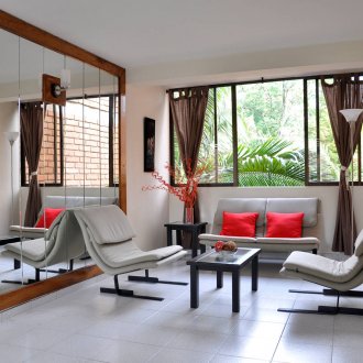 Κρυμμένη πόρτα με πίνακα