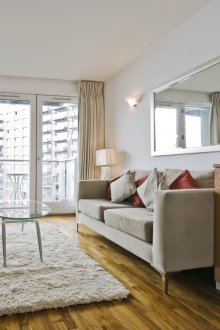 Σύγχρονη μεταλλική σκάλα