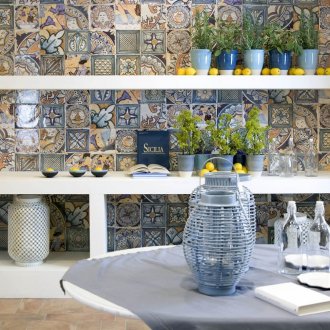 Γωνιακό τραπέζι στο γραφείο του κεφαλιού