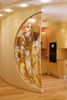 Κλασική πόρτα από βιτρό