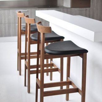 Ντουλάπι με καθίσματα στο διάδρομο