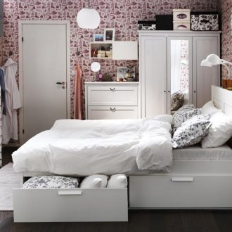 Ράφια πάνω από το κρεβάτι