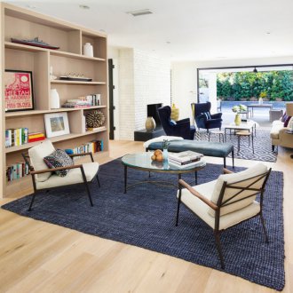 Διαρρύθμιση επίπλων σε ένα τετράγωνο υπνοδωμάτιο