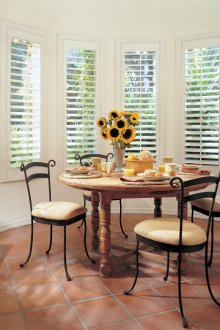 Δερμάτινη πολυθρόνα σε μεταλλικό πλαίσιο