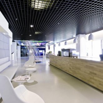 Svart betongfönster