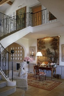 Λευκός καναπές σε στιλ πρόκρισης