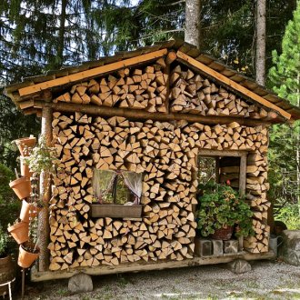 Παιδικό κρεβάτι με τη μορφή σπιτιού με πλευρές