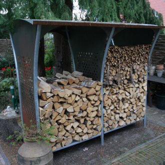 Μεταλλική καρέκλα θρόνου