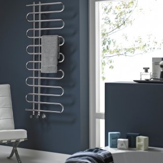 Λευκή ταπετσαρία με σχέδιο ζιγκ-ζαγκ