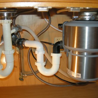 Εγκατάσταση εξαρτημάτων επίπλων