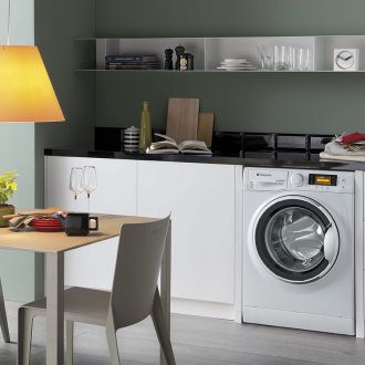 Πλυντήριο ρούχων στην κουζίνα