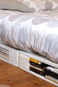 Αποθήκευση κενών κάτω από το παράθυρο