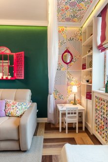 Τα υπολείμματα της ταπετσαρίας στο εσωτερικό