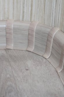 Ένα ημικυκλικό ενυδρείο στον τοίχο