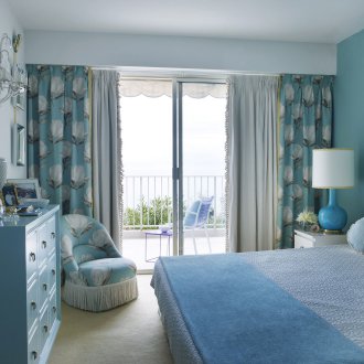 Βαμβάκι κουρτίνες στο αψιδωτό παράθυρο