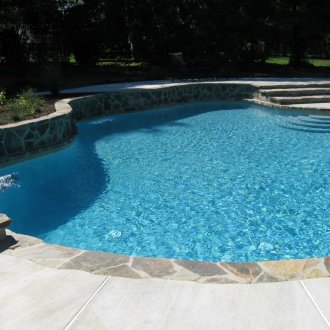 Φωτιά κεραμίδι στην αυλή του σπιτιού