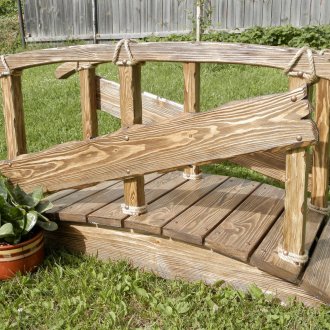 Παιδική χαρά με γέφυρα