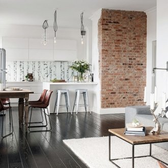 Ροζ καναπέ σκανδιναβικού στυλ