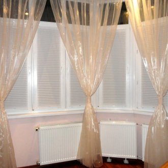 Συνδυασμένες κουρτίνες στο μπαλκόνι