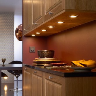 Προβολείς πάνω από τον πάγκο