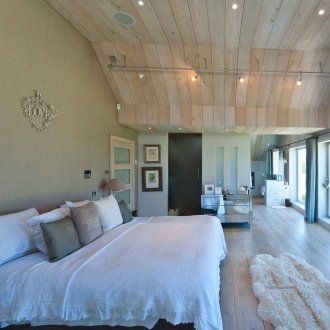 Κουρτίνες λουλουδιών στην κρεβατοκάμαρα