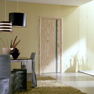 Γυάλινη ταινία σε ξύλινη πόρτα