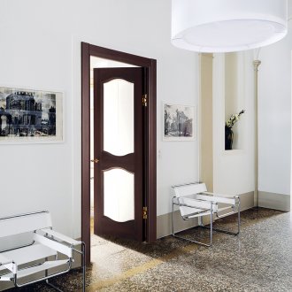 Ξύλινη πόρτα με γυαλί