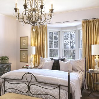 Ράφι ημέρας-νύχτας στο υπνοδωμάτιο