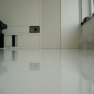 Λευκός καναπές σοφίτας