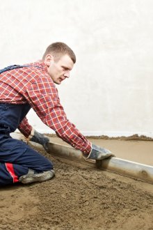 Cherry πόρτα στο εσωτερικό του διαμερίσματος