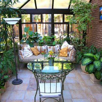 Λουλούδια στη βεράντα