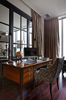 Λακαρισμένο γραφείο