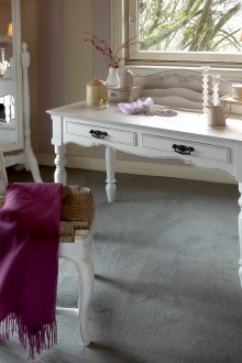 Τραπέζι γραφείου με σκαλιστά πόδια