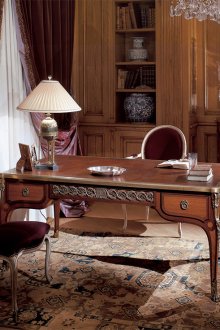 Τραπέζι γραφείου με μεταλλική διακόσμηση