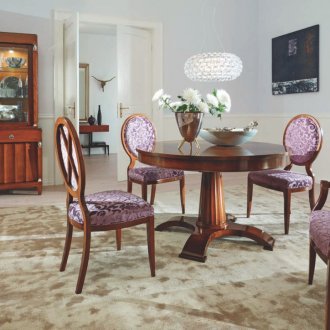 Στρογγυλή τραπεζαρία