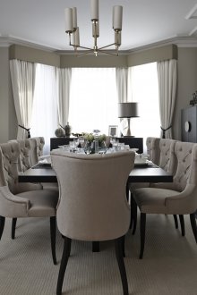 Γυαλιστερή πόρτα στο διαμέρισμα