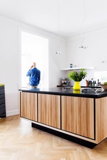 Kitchen without upper cupboards