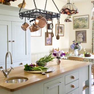 Κρεμάστε πάνω από το τραπέζι της κουζίνας