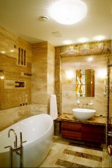 Κρύσταλλο οροφή στο μπάνιο