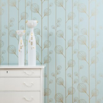 Λευκή ταπετσαρία με χρυσό μοτίβο