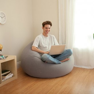 Φουσκωτή καρέκλα στο εσωτερικό του διαμερίσματος